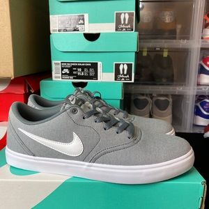 NIKE SB CHECK SOLAR CANVAS COOL GREY/ WHITE-BLACK